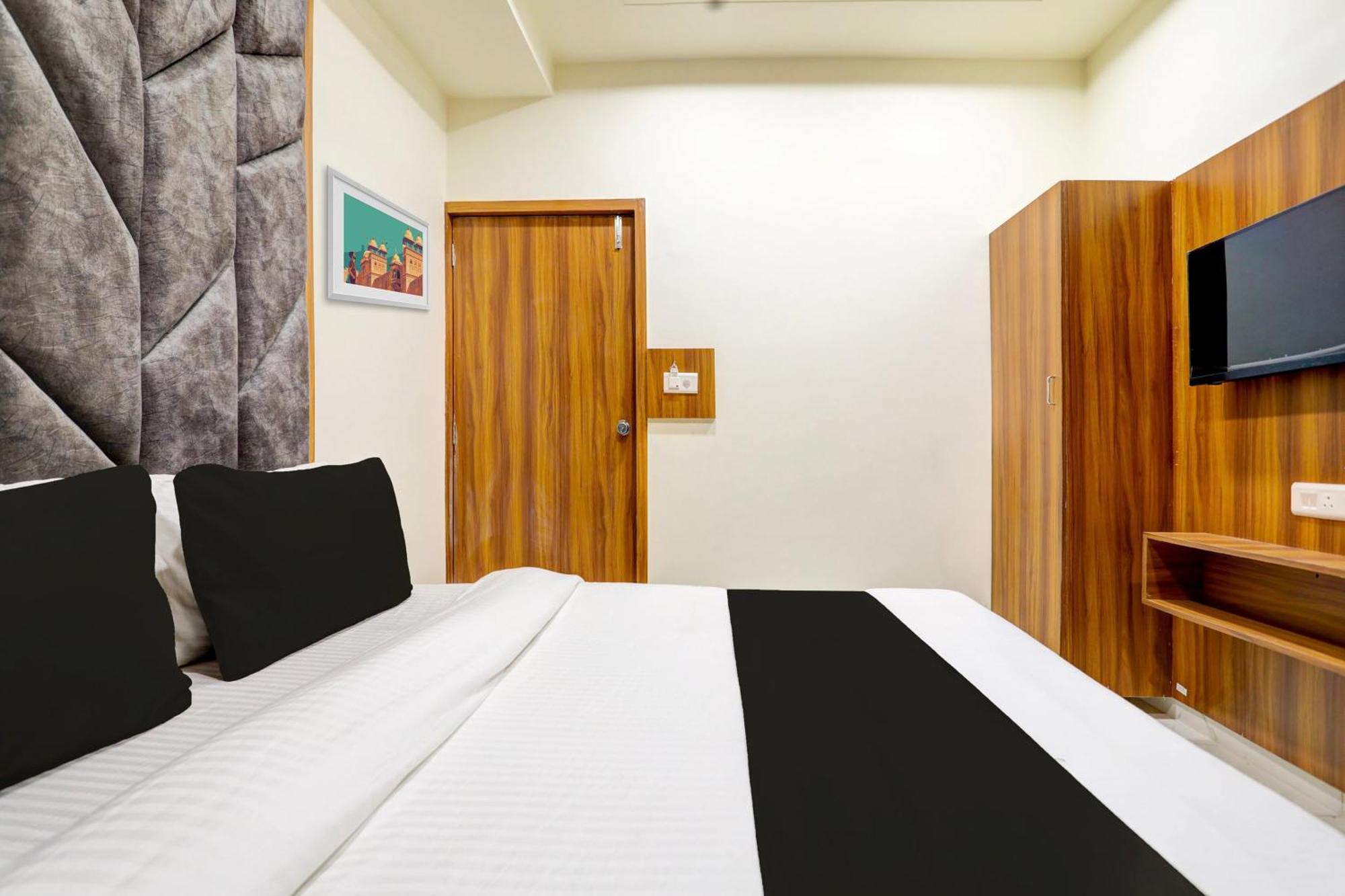 Hotel O Sun Light Ahmadabad Zewnętrze zdjęcie