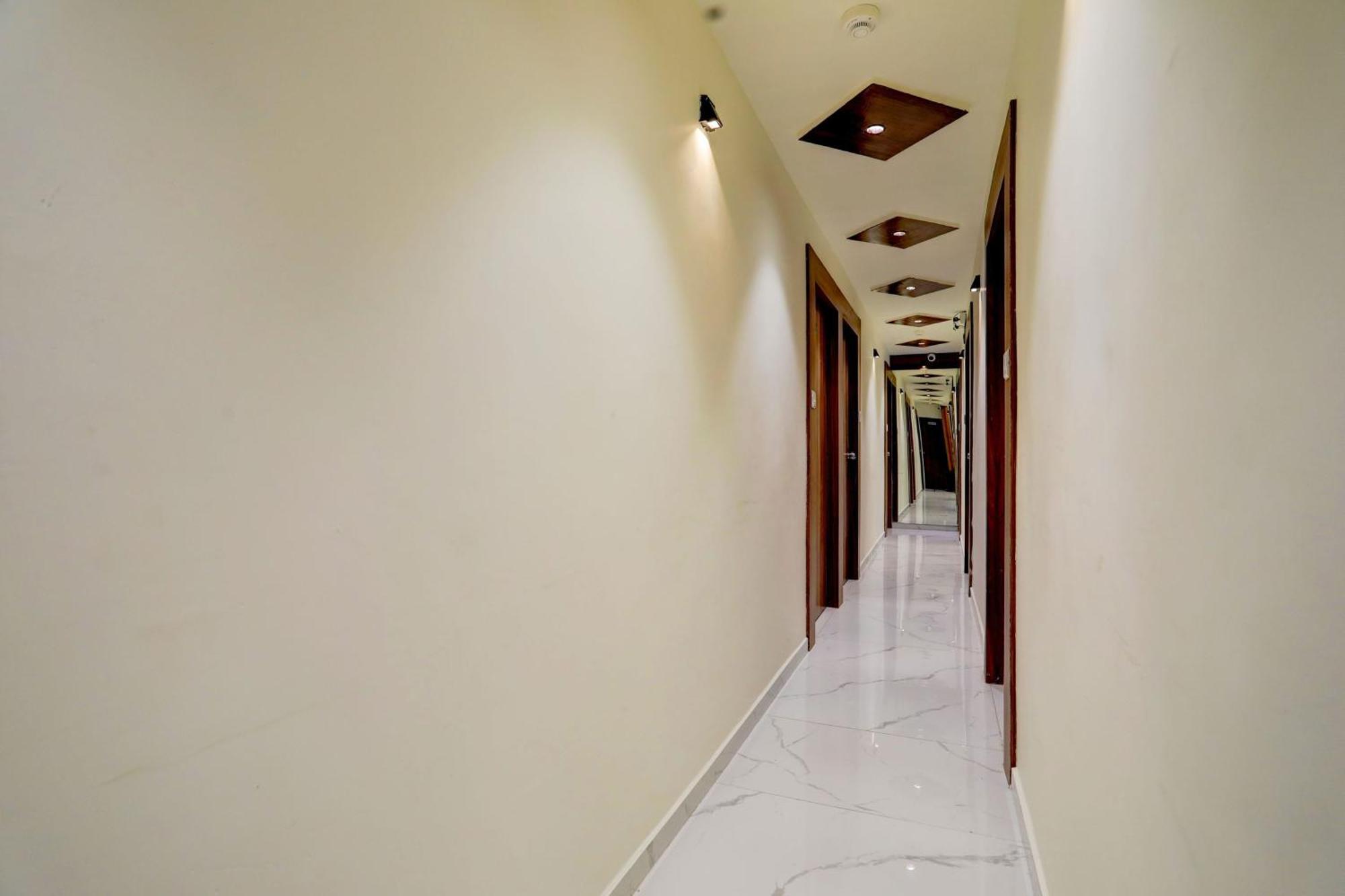 Hotel O Sun Light Ahmadabad Zewnętrze zdjęcie