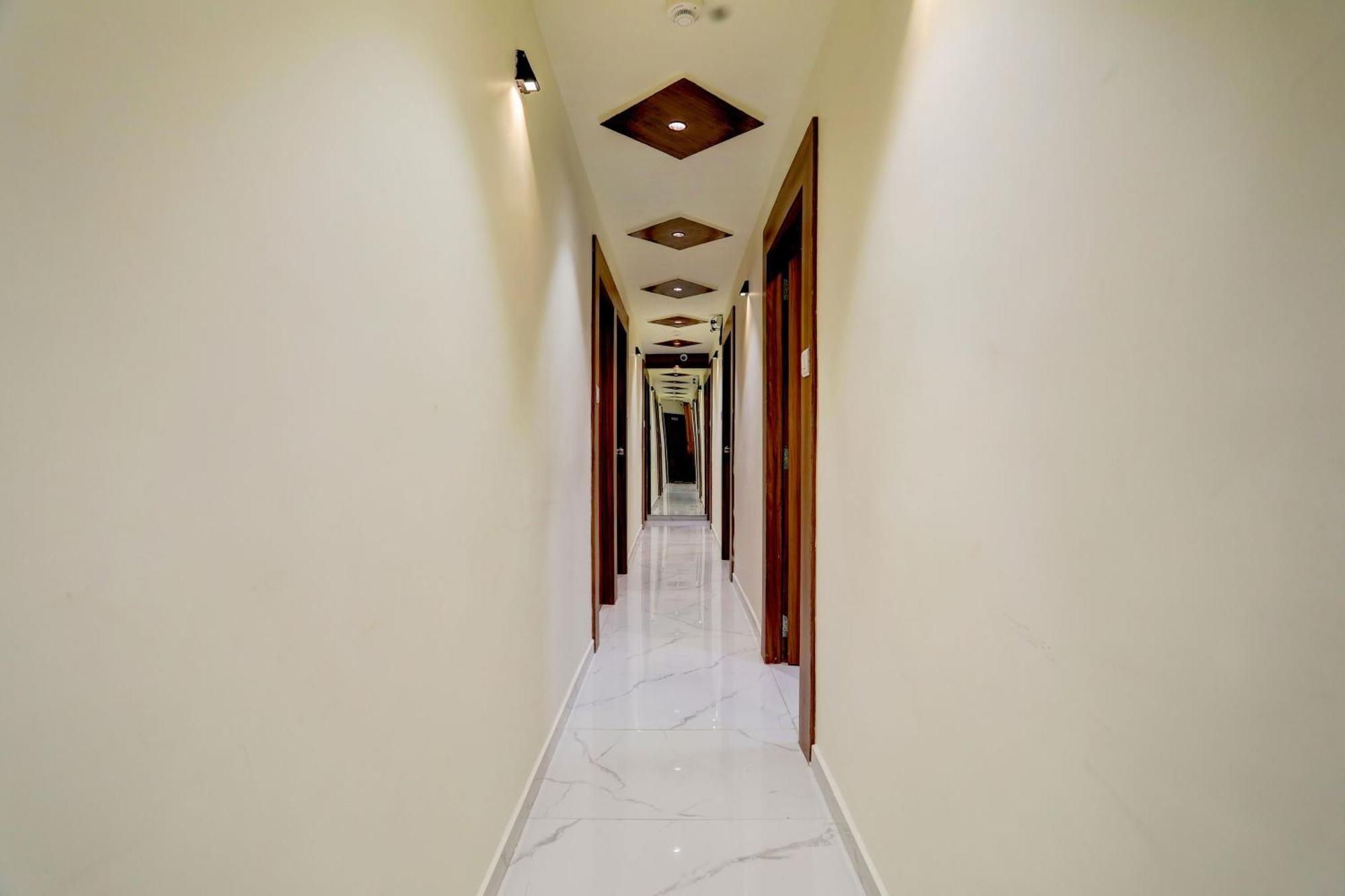 Hotel O Sun Light Ahmadabad Zewnętrze zdjęcie