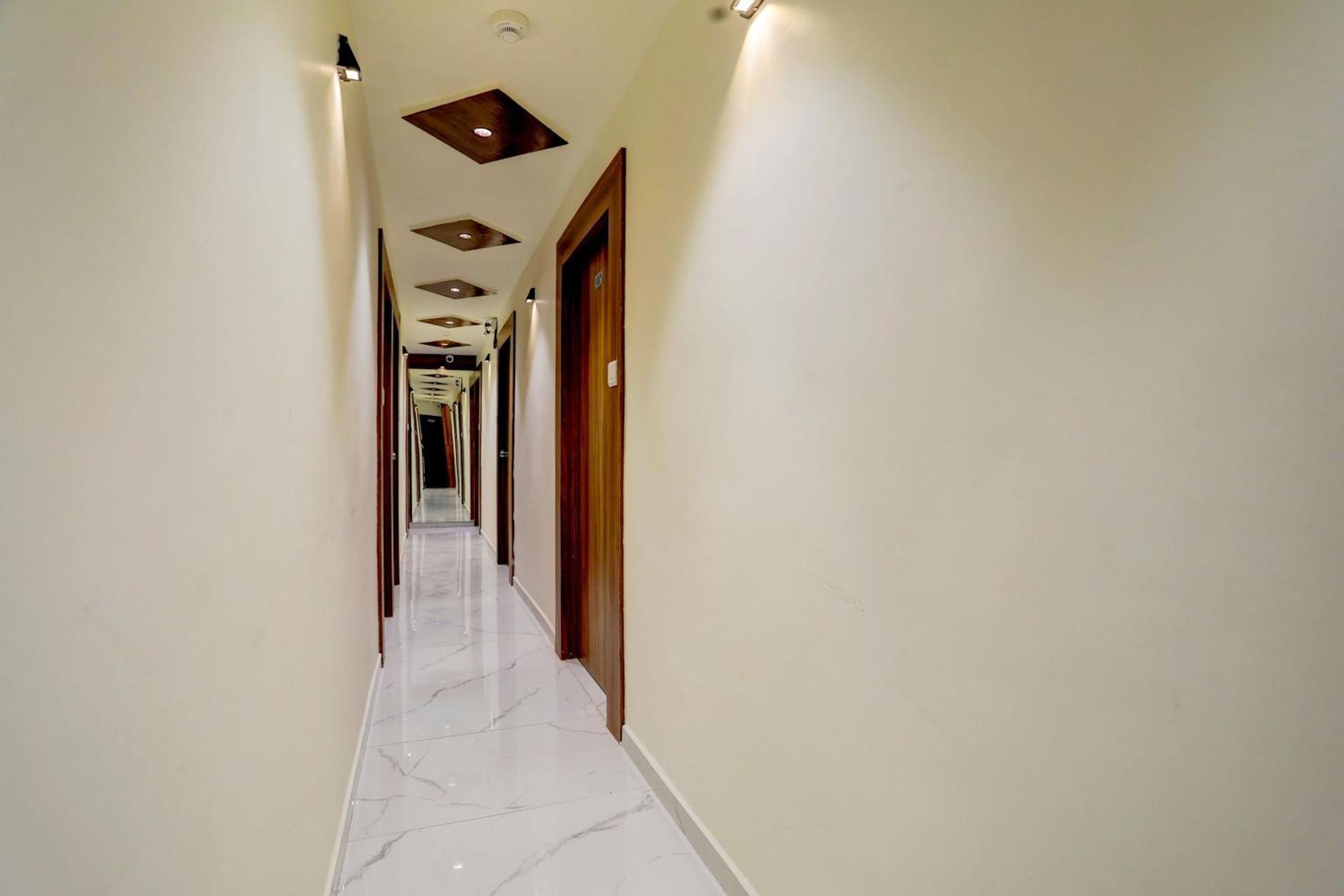 Hotel O Sun Light Ahmadabad Zewnętrze zdjęcie