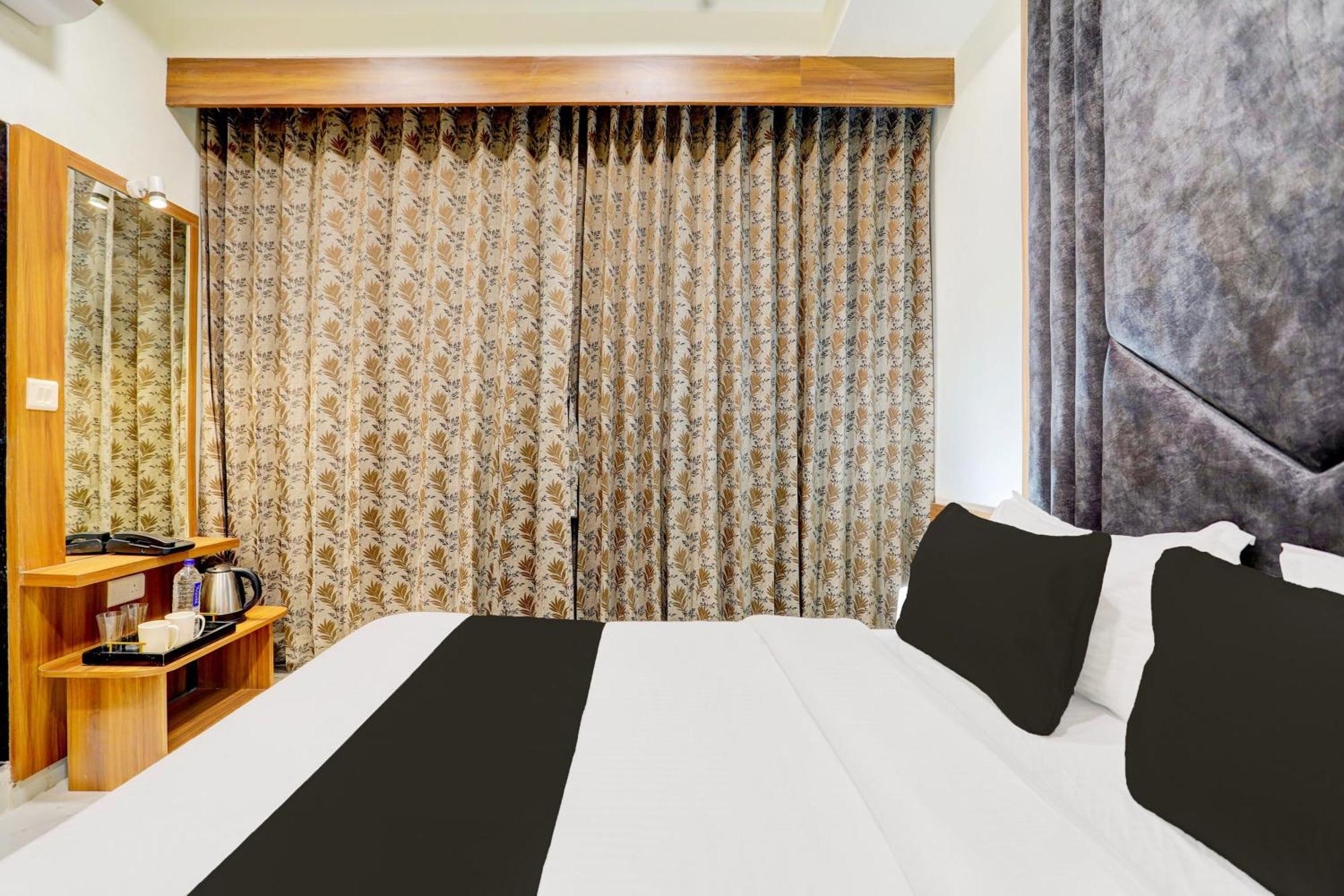 Hotel O Sun Light Ahmadabad Zewnętrze zdjęcie